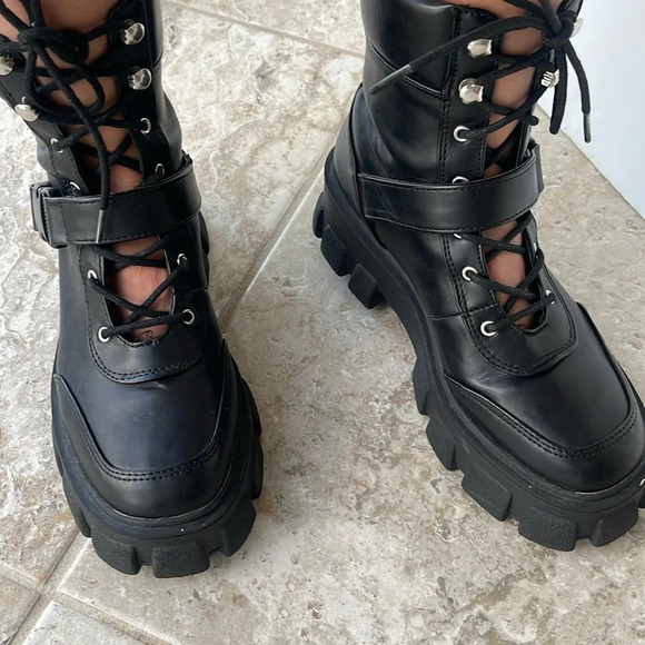 Forever 21 Buckle Chunky Platform Faux Leather lace up Booties size 6.5 - Picture 2 of 16